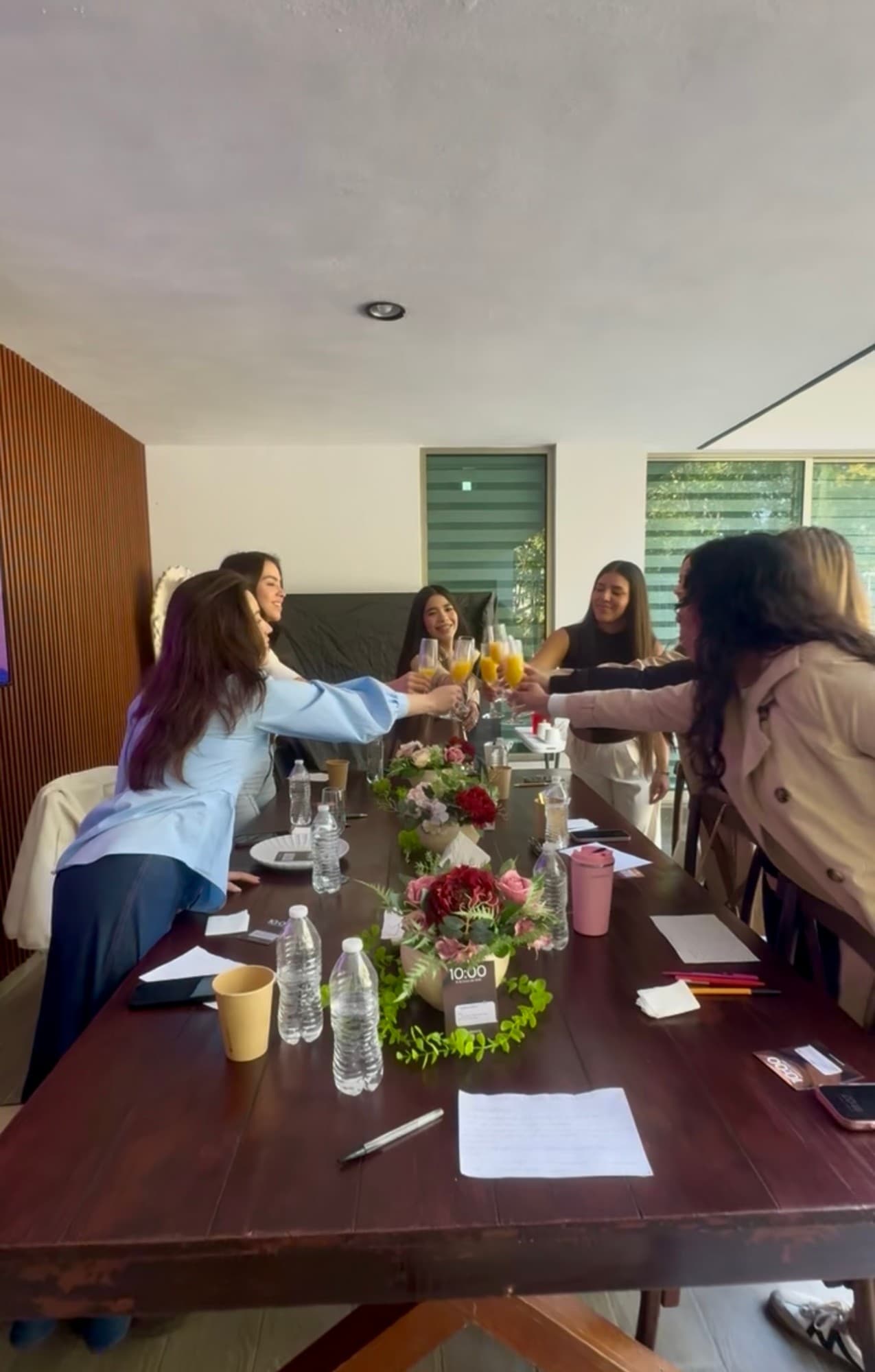Comunidad MVMA brindando en encuentro